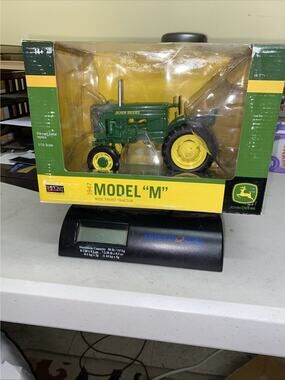 Spec cast John Deere 1947 Model M Tractor 1/16 Scale